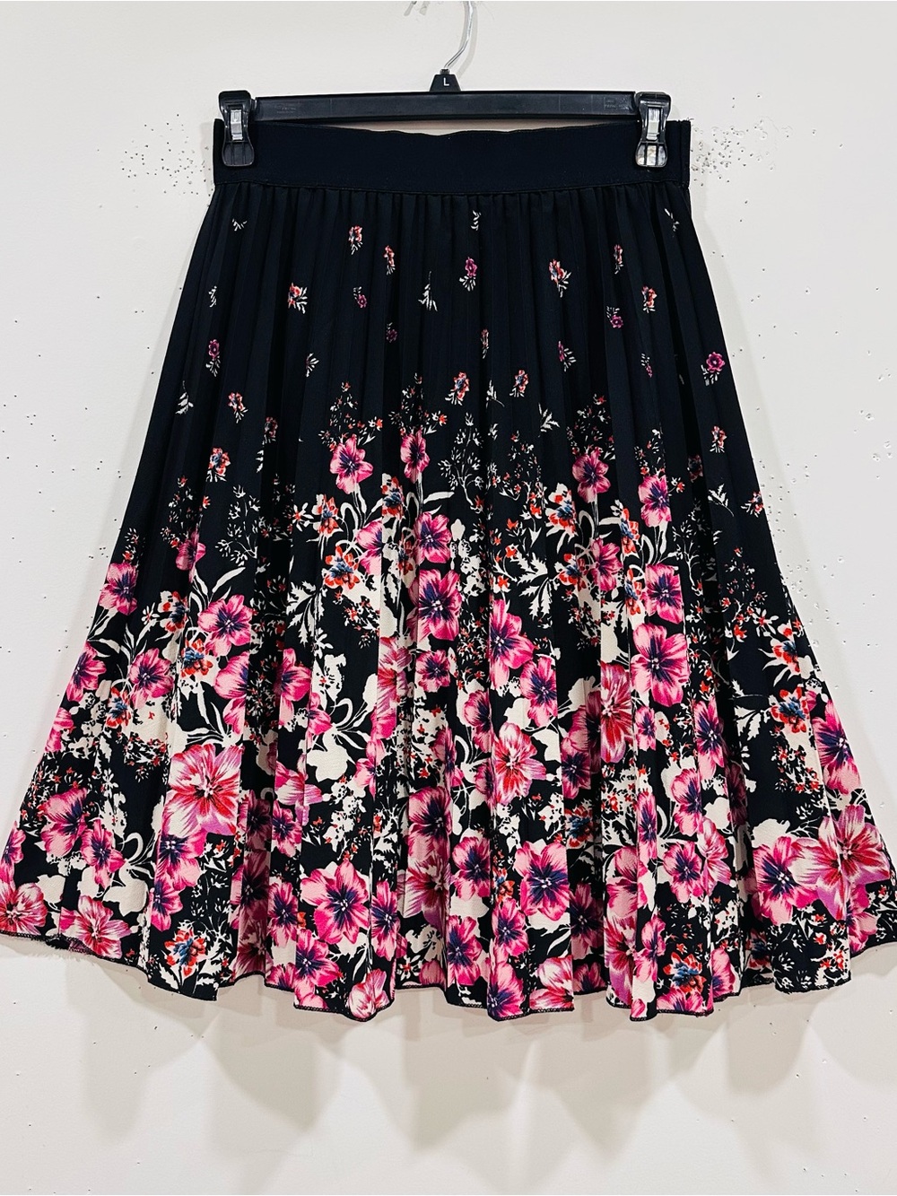 Metrowear Floral Midi Skirt Size L Black Pink Pleated Elastic Waist Border Print